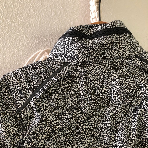 Lululemon hooded jacket, size 2 - Picture 9 of 15